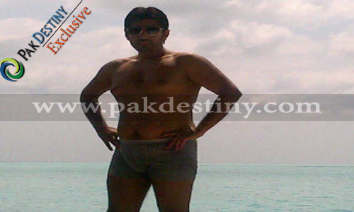 Arsalan-Iftikhar-shifting-his-'huge-wealth'-to-Australia-pakdestiny-ex, at beach