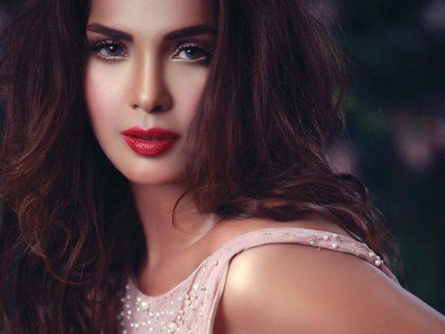 Pakistan model Saimaa Azhar feels she should be living in India, not in Pakistan (5)