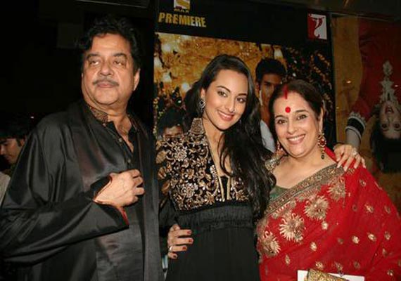 Sonakshi Still Hands Over All Her Pay Cheques To Her Parents (2)