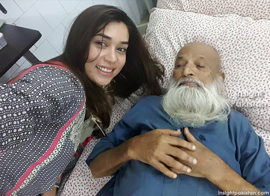 And this is the infamouse selfie of silly and mindless 'bay suri' singer Komal Rizvi