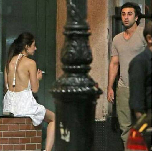 Semi Nude Mahira Caught Dating/Smoking with Ranbir in New York - PakDestiny