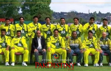 Spot-out-'top-match-fixers'-in-this-picture-of-1999-World-Cup-cricket-team-Mohammad-Yousuf-posted