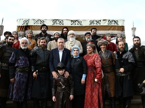 tayyip erdogan with ertugrul ghazi team