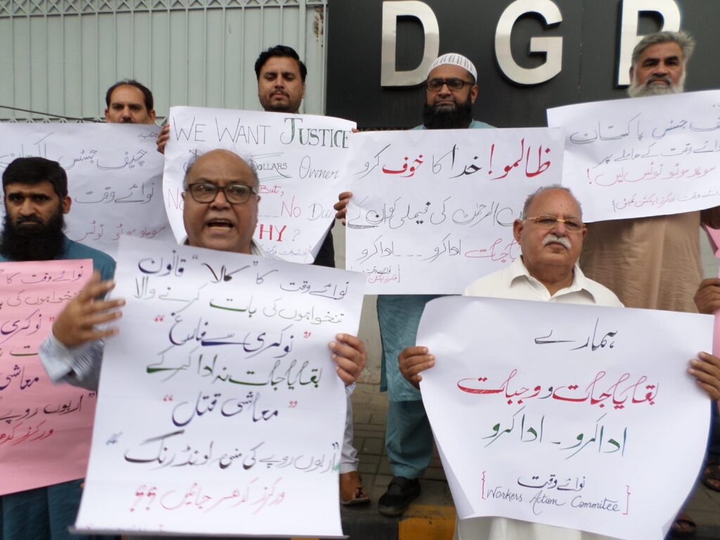 <figure class="wp-block-gallery columns-3 is-cropped"><ul class="blocks-gallery-grid"><li class="blocks-gallery-item"><figure><img loading=